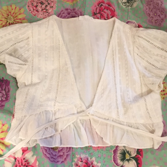 White top - Picture 2 of 6